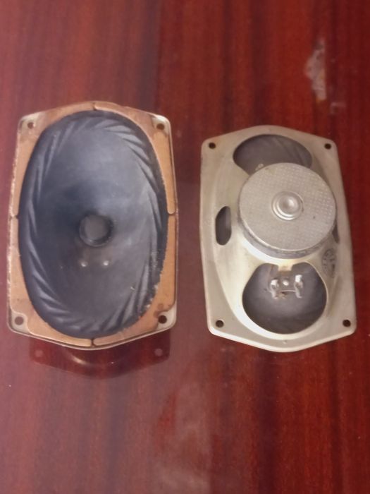 Динамики для аудио аппарата.