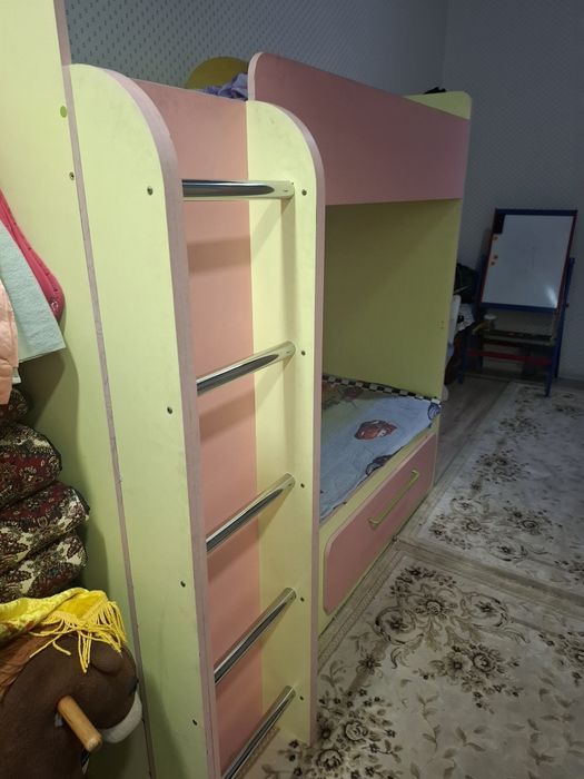 2 етажли калавать детский почти новый без царапина