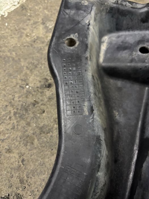 Пластиковая защиты W212