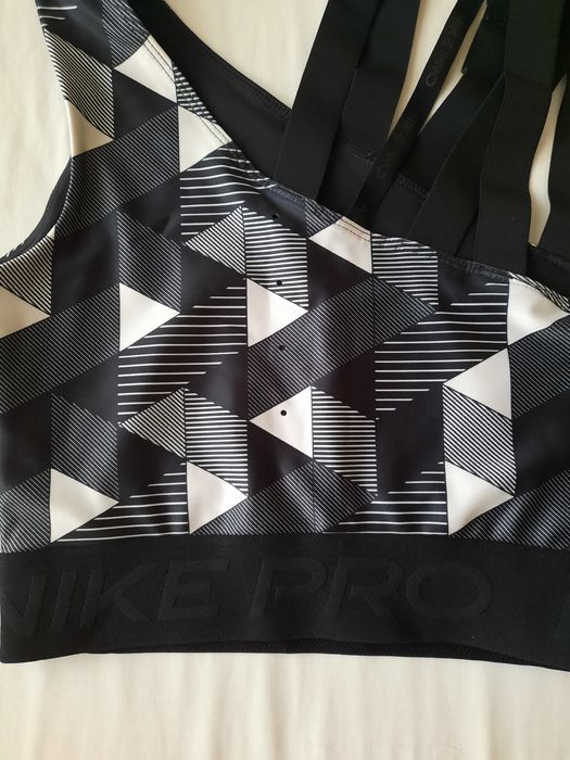 Спортно бюстие на Nike xxs,xs