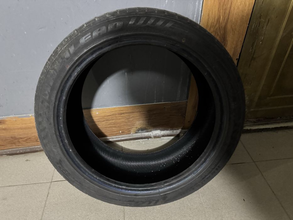 Продам комплект летних шин 245/40/18