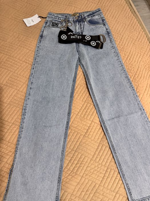 Джинсы на высокой посадке.