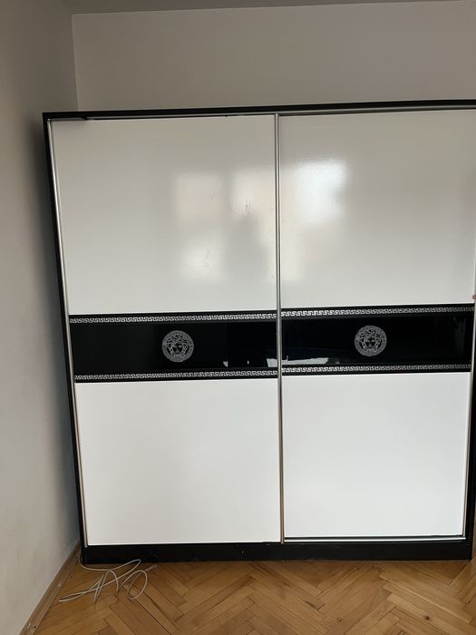 Двукрилен гардероб