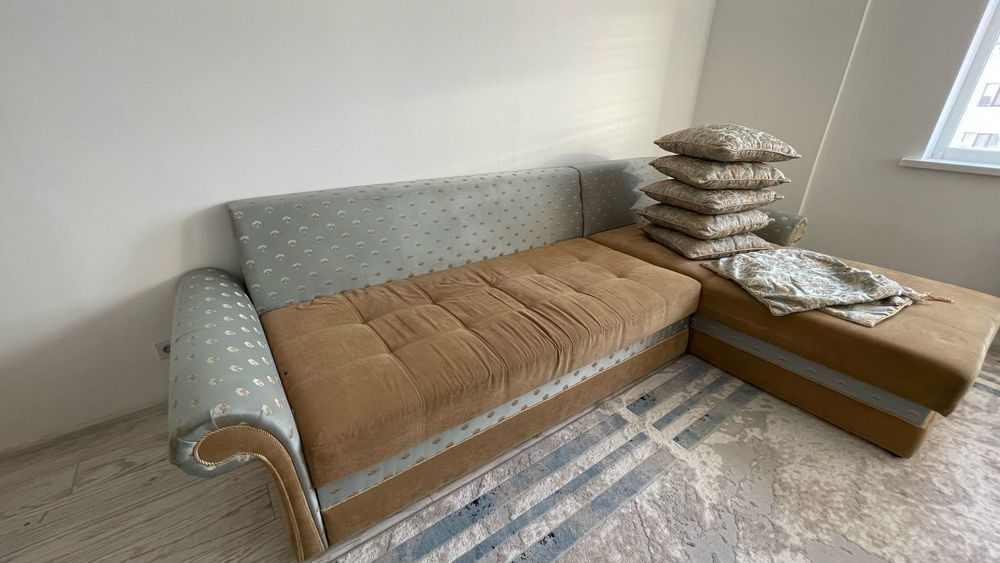 Большой диван длина почти 330