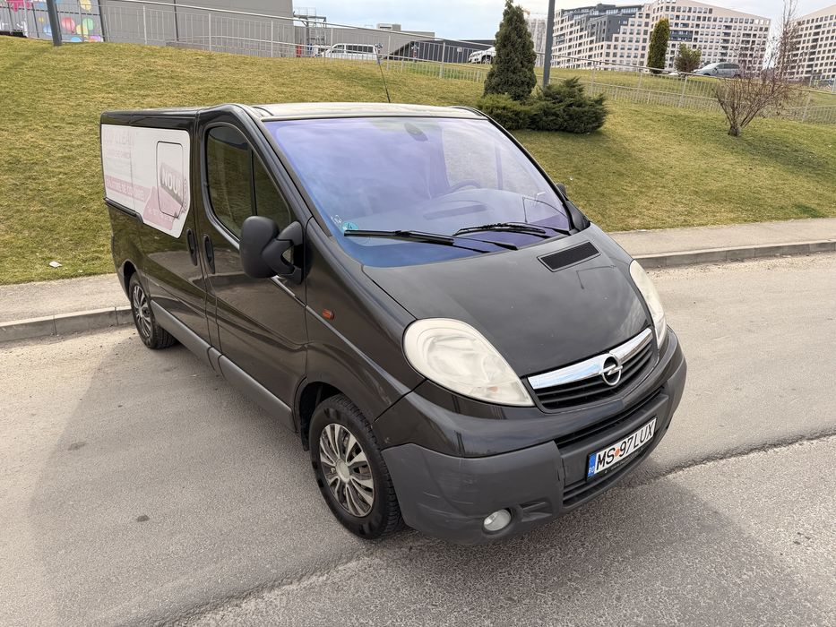 Opel vivaro 2.5 Diesel 8+1