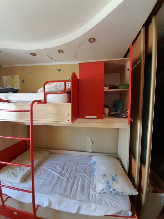 Двухярусная кроватка