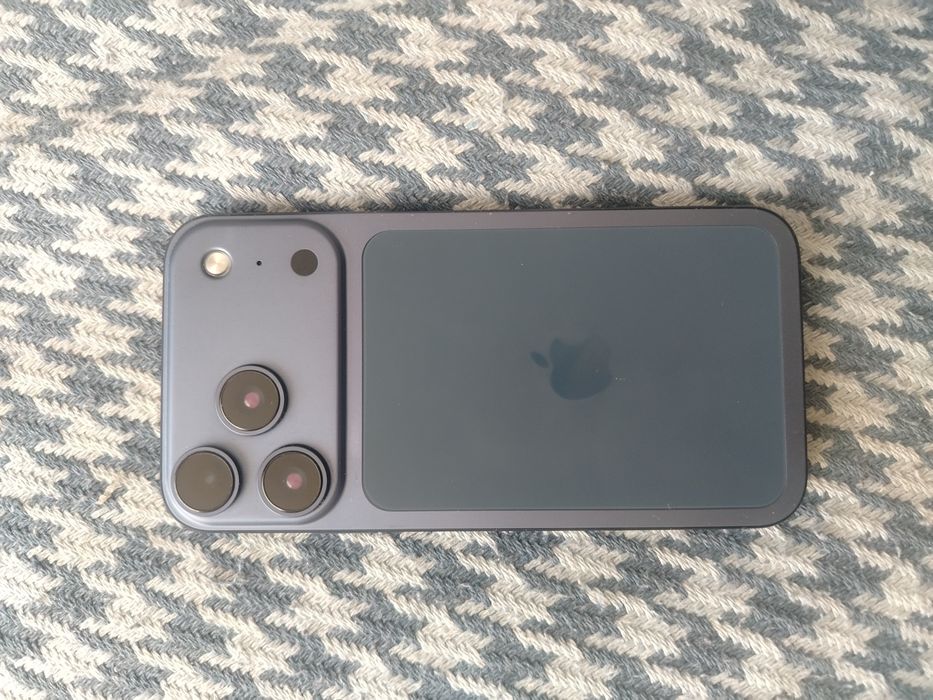 Айфон 11 в корпусе 17.