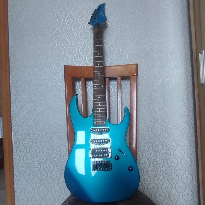 Электрогитара с усилителем