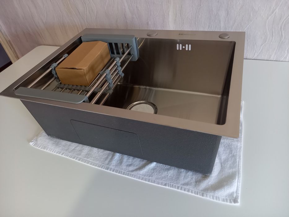 Врезная кухонная мойка