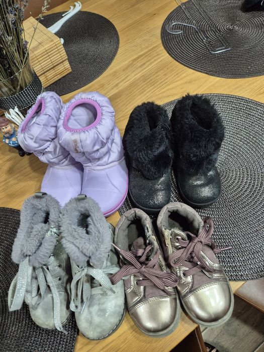 Haine fetita marime 92 si papucei marimea 24