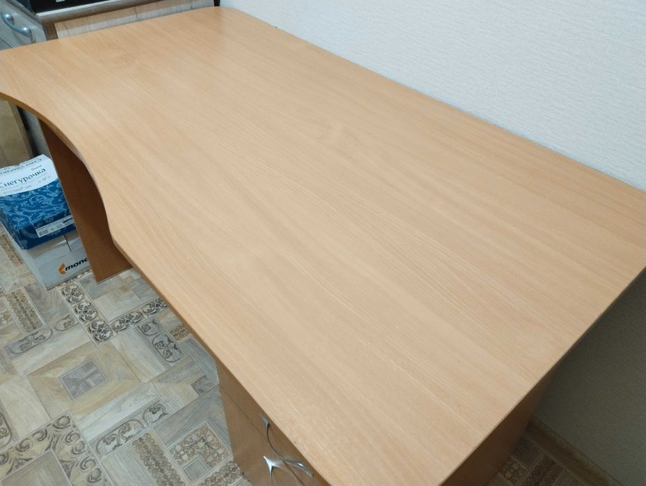 Стол компьютерный