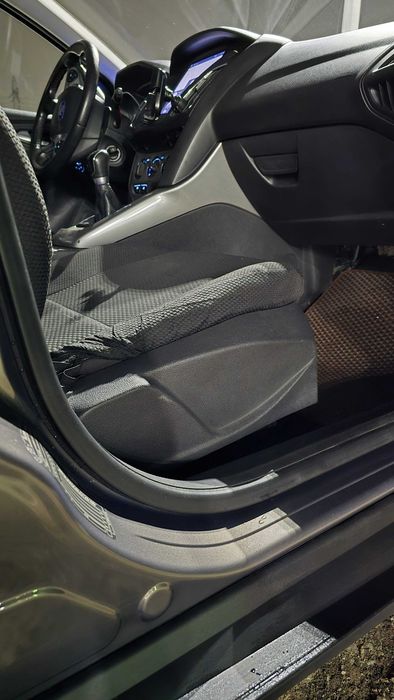 Продам форд фокус 2012год