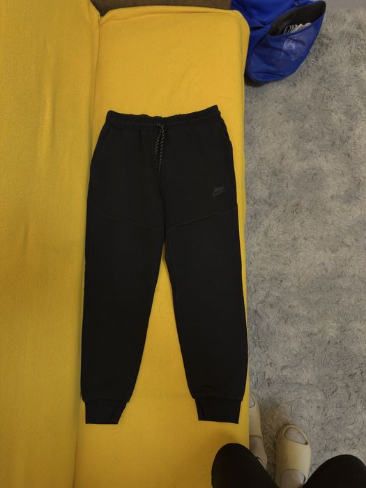 Pantaloni nike tech