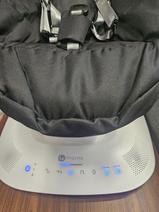 MamaRoo 5.0 черна + подложка за новородено