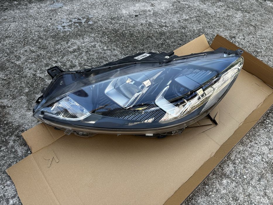 Far stânga led ford kuga .lv4b-13w030-AL.