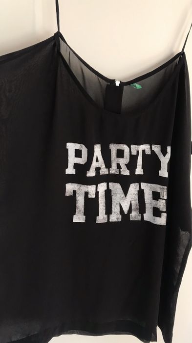 Beneton топ. М размер , материя шифон