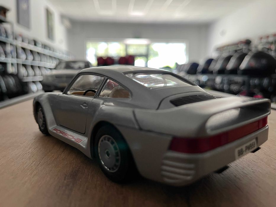 Метална колекционерска количкa BBURAGO  PORSCHE 959  мащаб 1:24