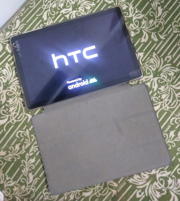 Планшет HTC в отличном состоянии