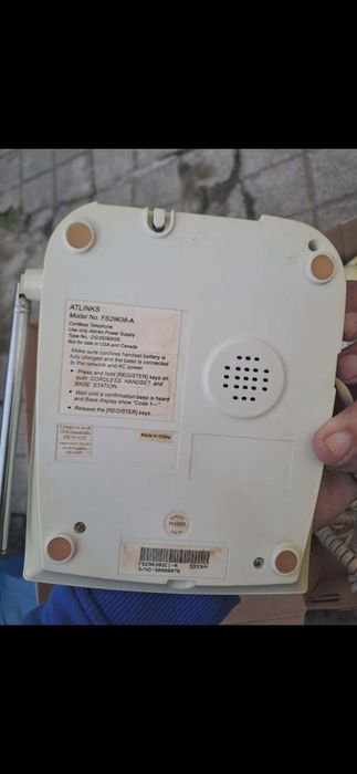 Телефон с 2 безжични слушалки