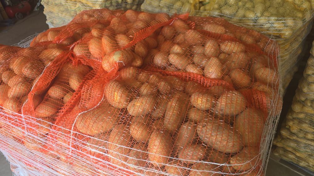 Картофи в чували, палетизирани