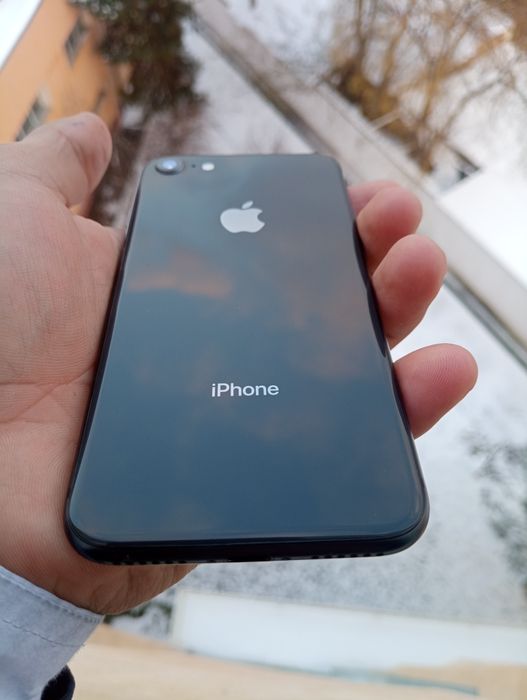 iPhone 8. 64 gb ideal