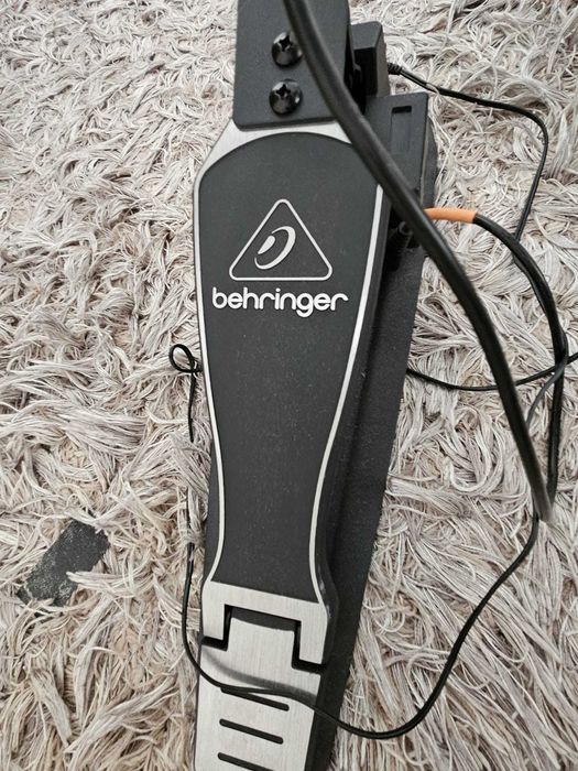 Tobe electronice Behringer