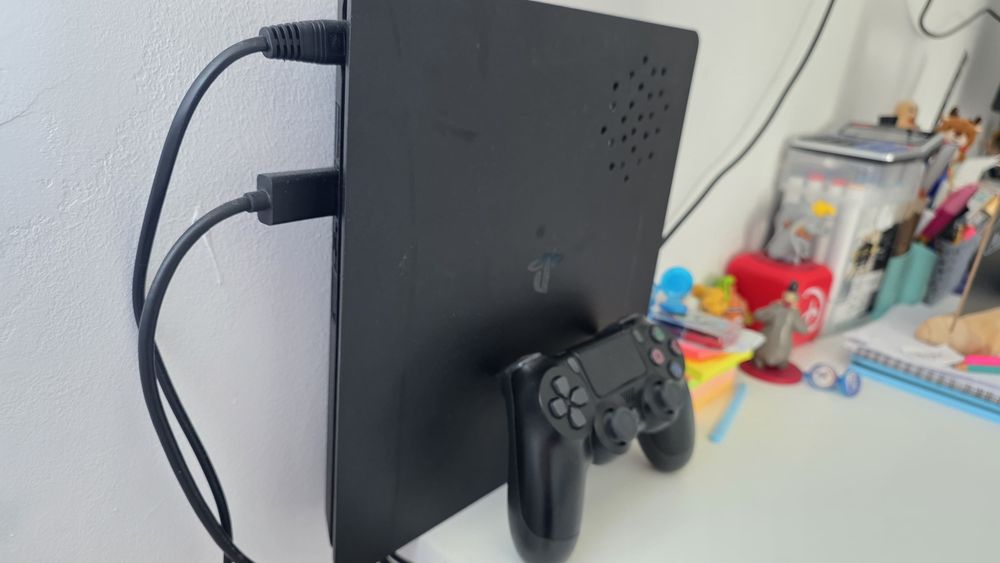 PS4 Slim 512GB Modat GoldHen - Include Controller si Disc Modare