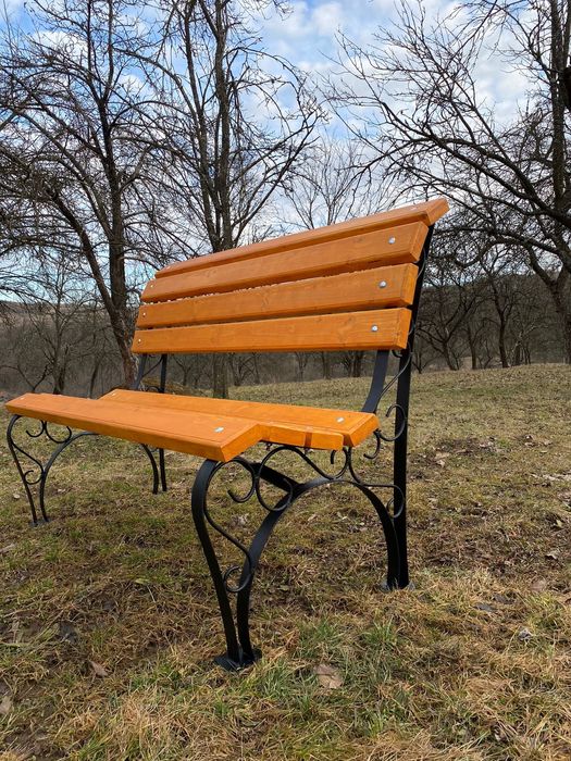 Vând banca de 1,5 m, stabila si confortabila