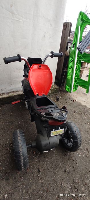 Motocicletă cu pedale