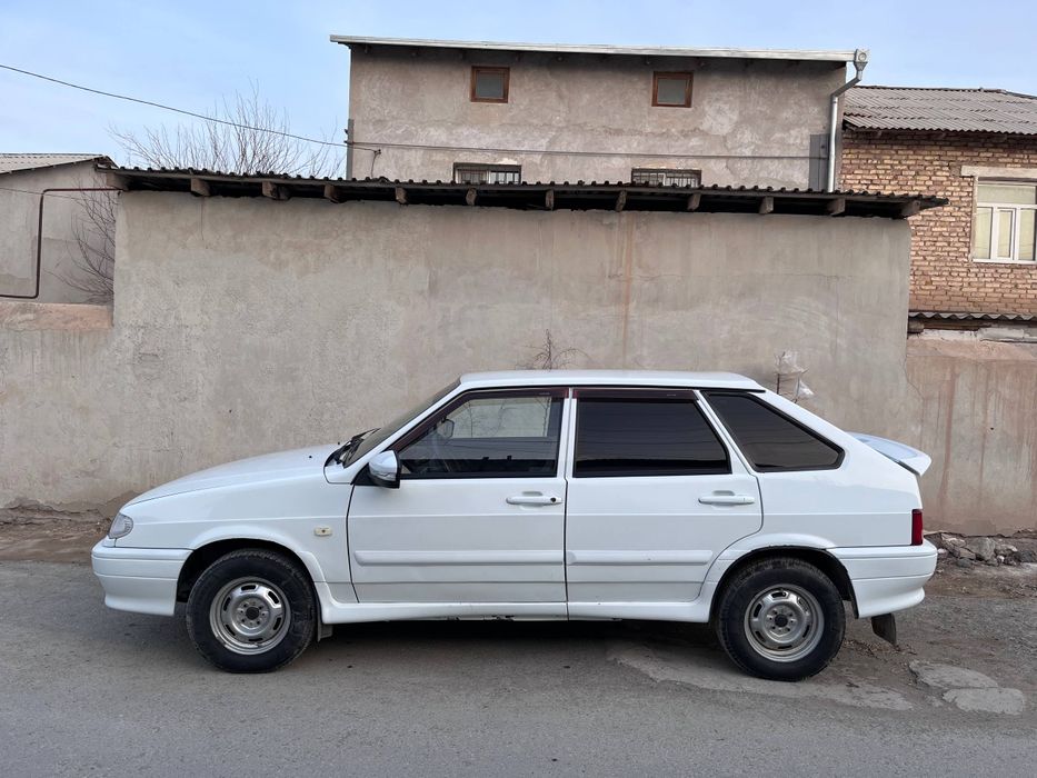 Автомобиль Лада 2114