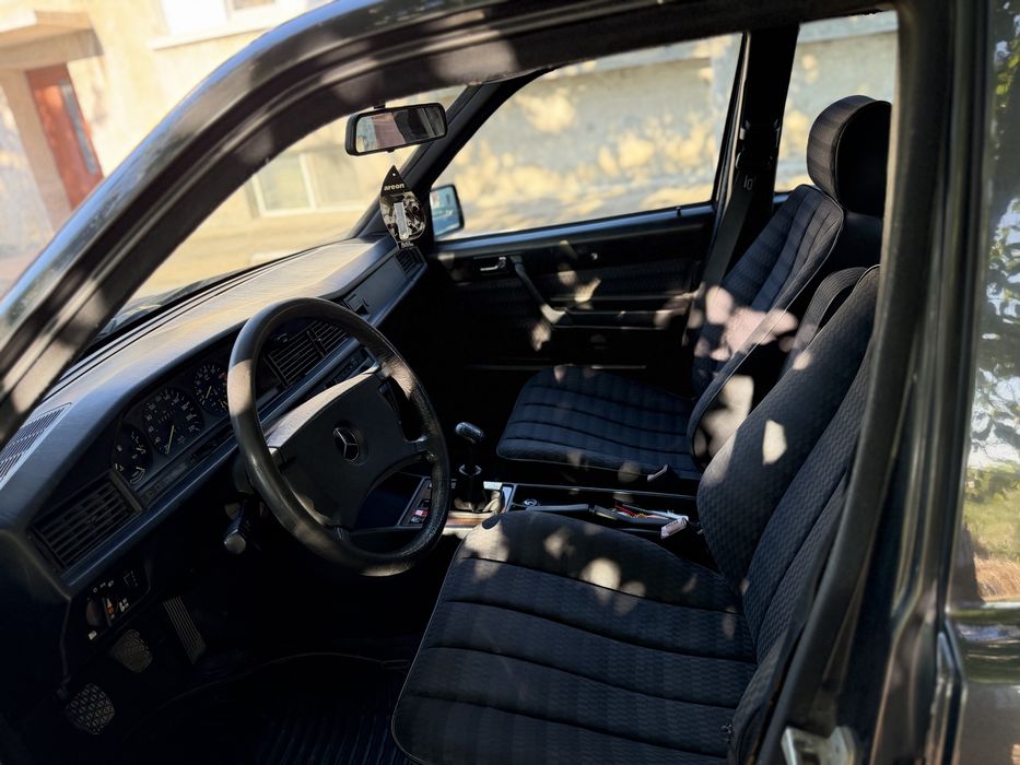 Mercedes-Benz 190E W201 2.0 Бензин | Запазен | Ръчни скорости