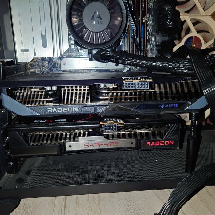 Vand placa video AMD RX 9060XT 16GB Sapphire Pulse OC nou nouta