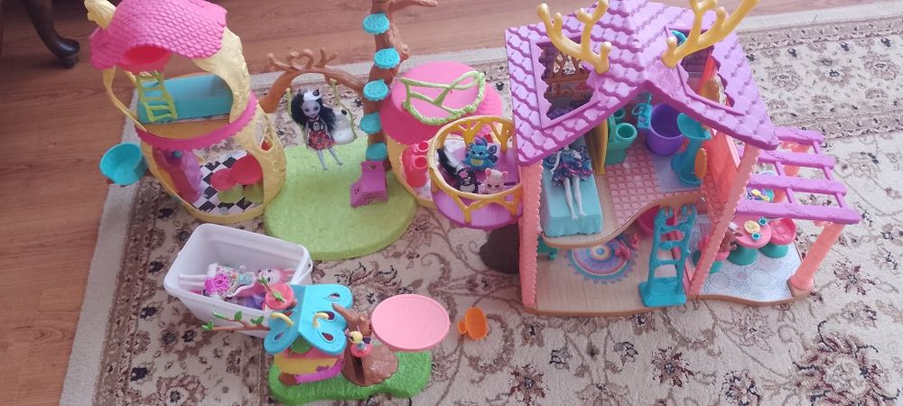 Домик с куклами инчантималс