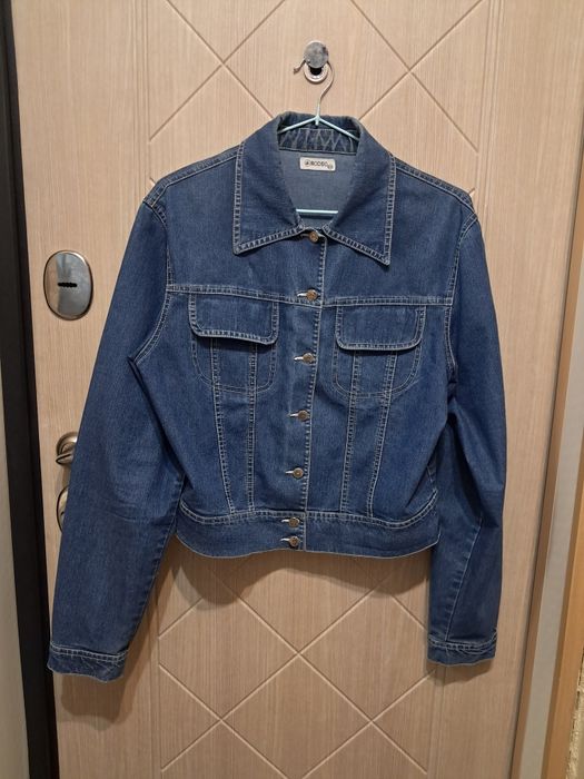 Продам женский джинсовый костюм