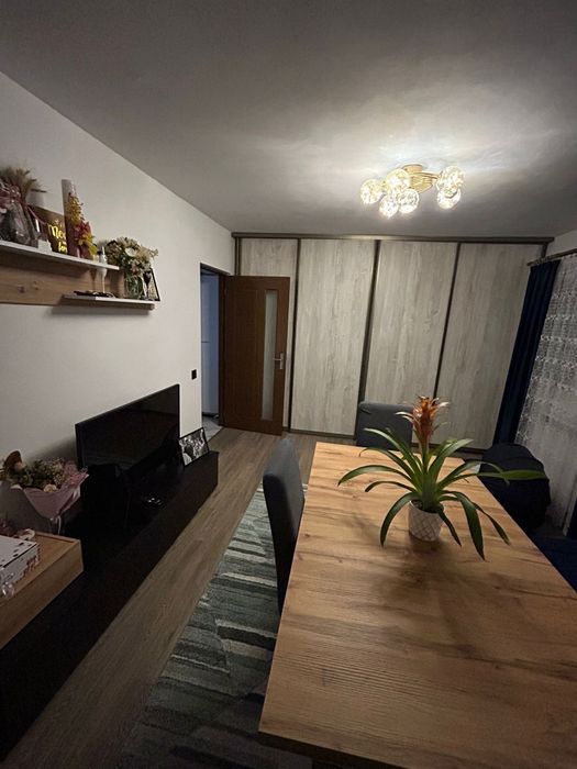 Vand apartament cu 2 camere