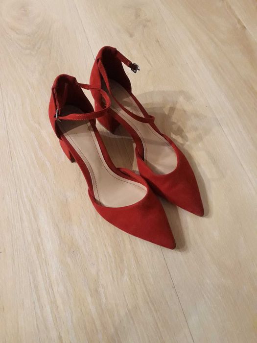 Обувки ки Бершка