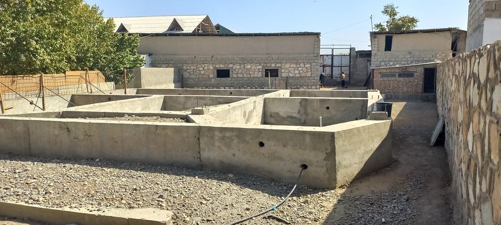 Хатирчи центрда ховли участка