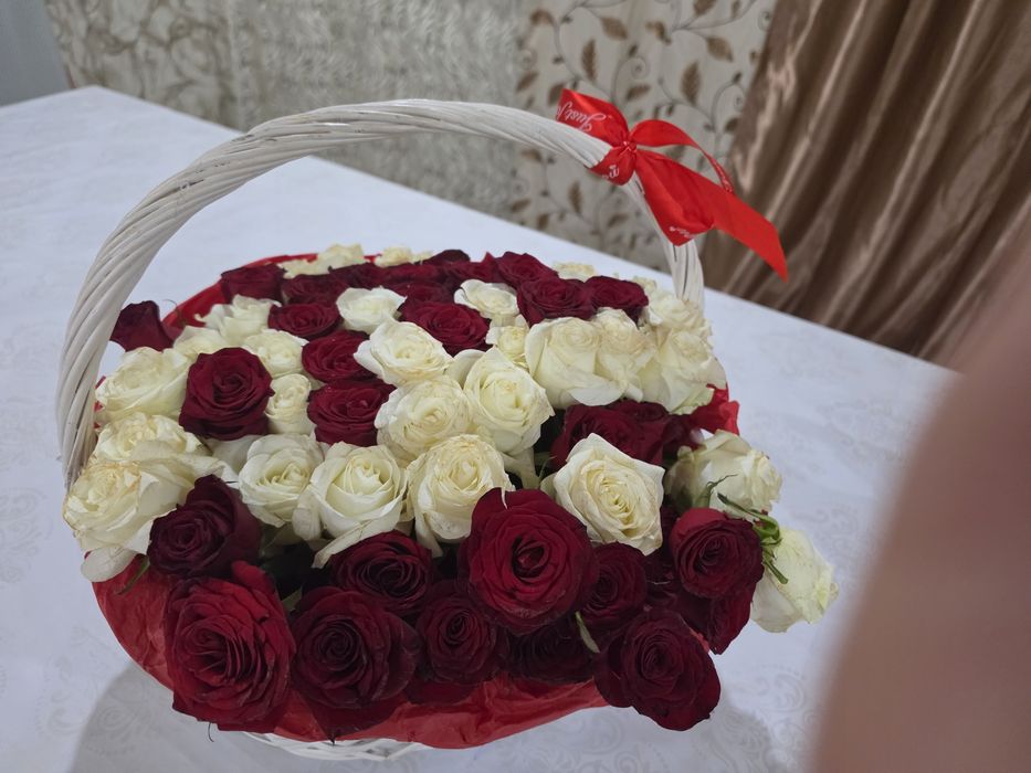 Карзинамен гул сатылады