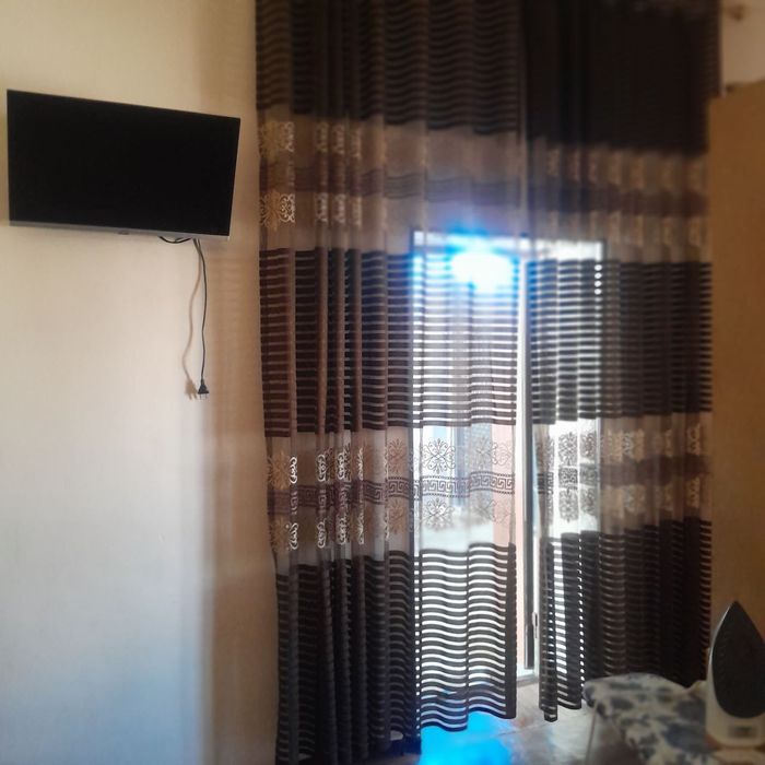 Уй сотилади мангузар постан кейин  янги кишлокда 35 мактаб олдида