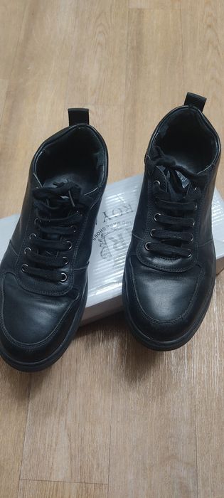 Продам кожанную обувь на мальчика