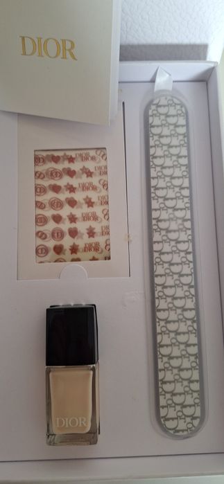 DIOR нов оригинален комплект-лак за нокти, пиличка и стикери