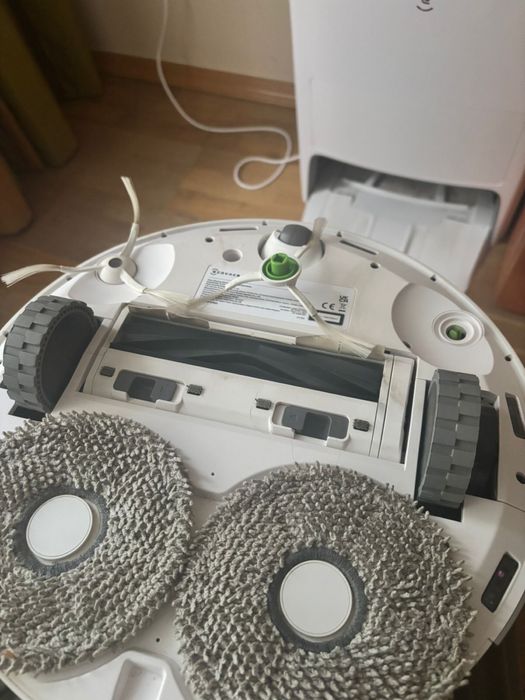 Продам робот пылесос со станцией