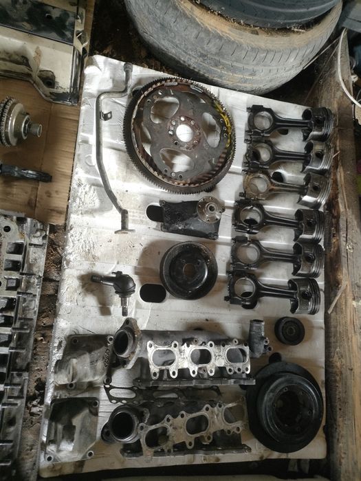 Мерседес М 104 в разборе