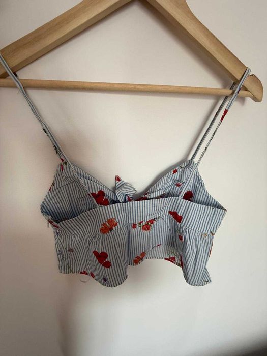 2 crop tops la pret de 1