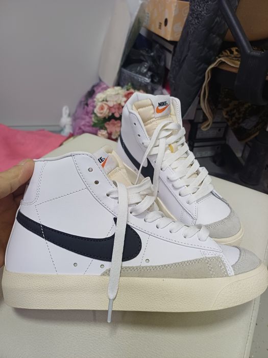 Кроссовки Nike белые и черные
