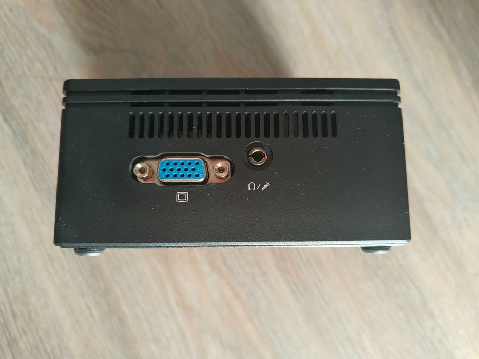Mini PC Gigabyte BRIX GB-BXBT-1900 4GB RAM 60GB SSD WiFi Bluetooth