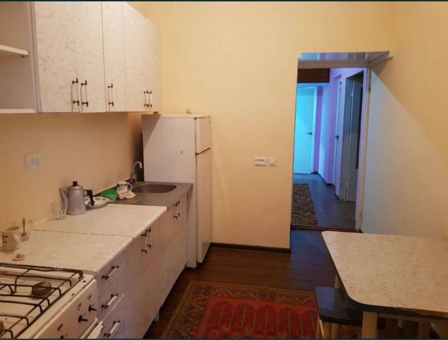 Сдам место в комнате в центре для женшины,девушки