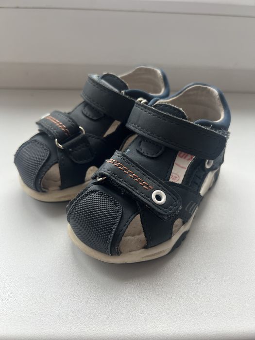 Детские сандалии в садик