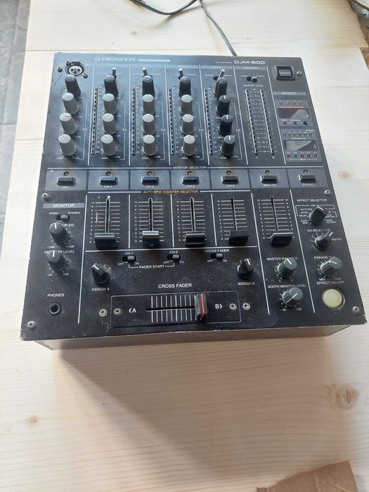 Pioneer DJM-500 –професионален пулт