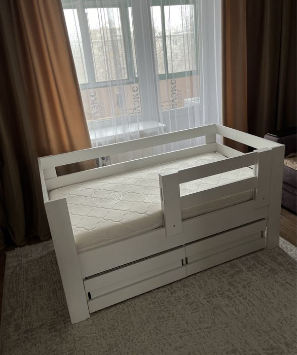 Детская кровать с матрасом